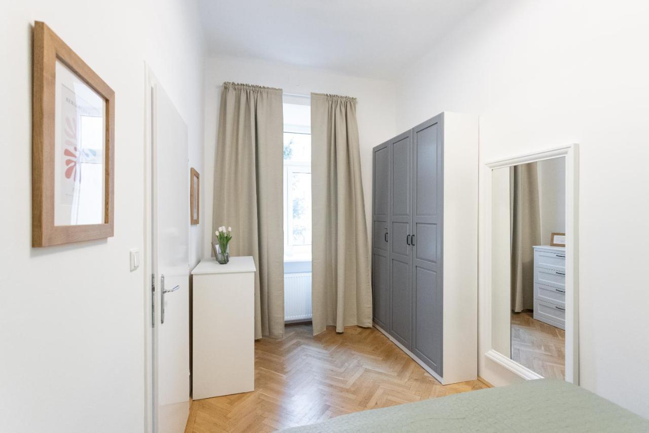 Apartment With Balcony - Trendy Neighborhood Wenen Buitenkant foto