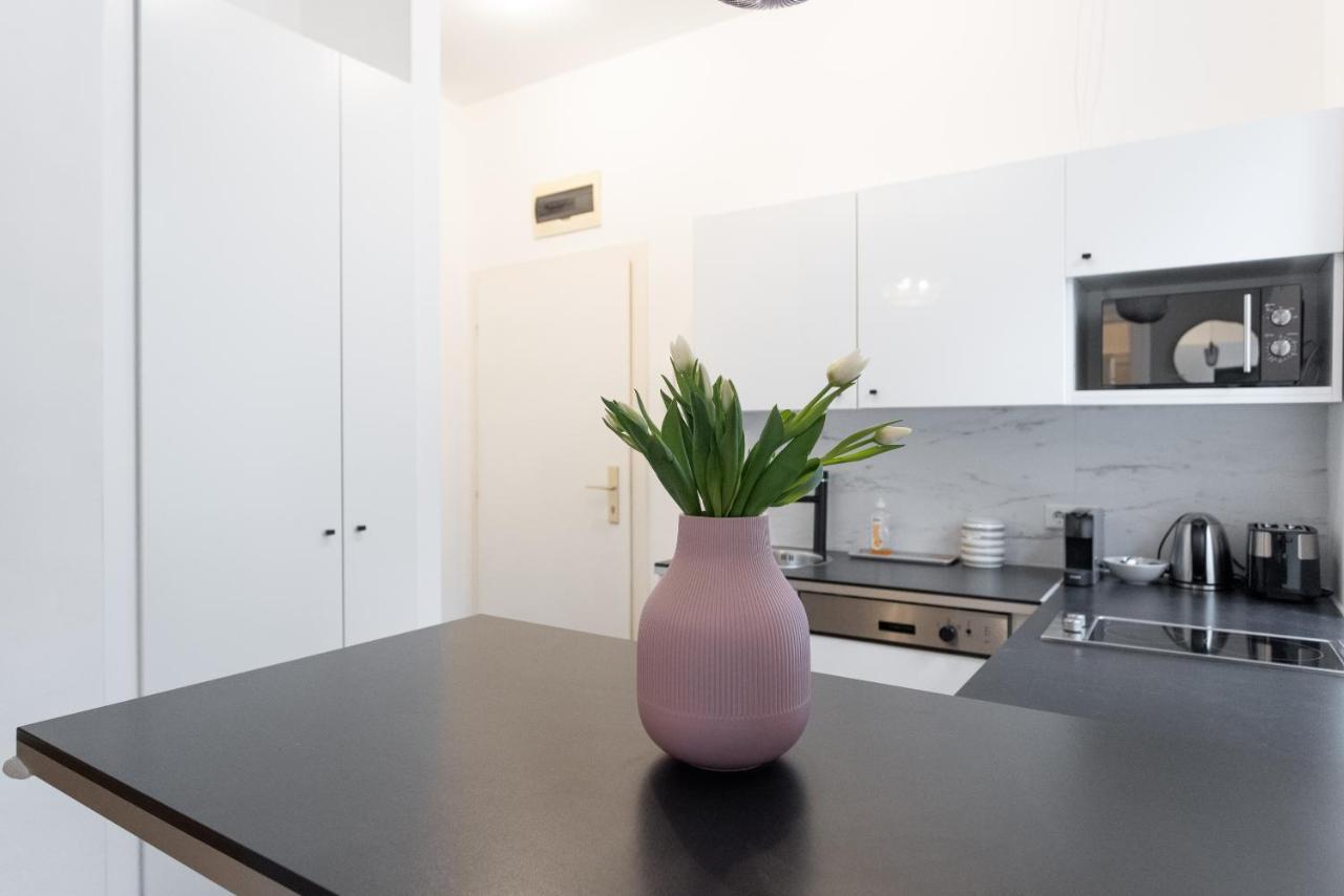 Apartment With Balcony - Trendy Neighborhood Wenen Buitenkant foto